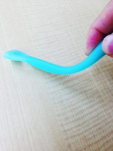 あなたの舌は汚れてませんか？歯科医院専用舌クリーナー『ゼクリン』